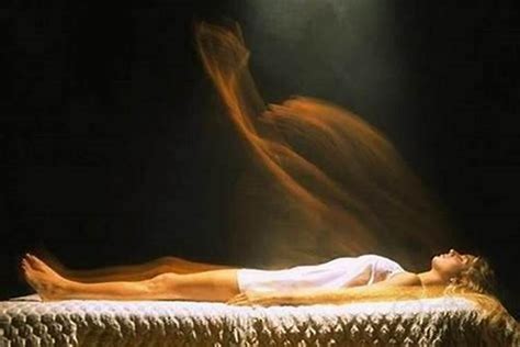 夢見死人轉世是什么兆頭,女人夢見死人好不好